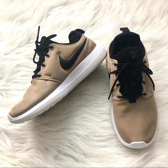 Nike Shoes - [Nike] Exclusive Champagne Roshe Sneakers
